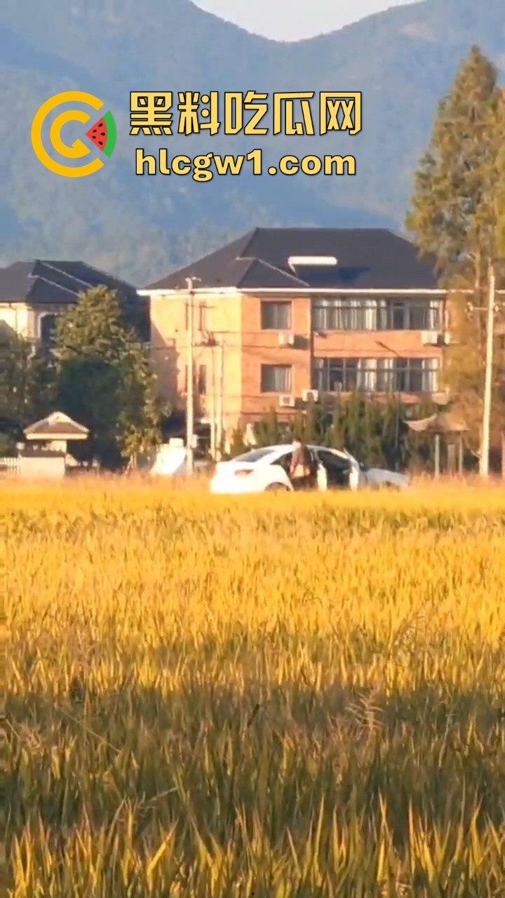 户外野战被拍！小情侣野战以为没人看，结果被摄像大哥拍得清清楚楚，这瓜友是他们play的隐藏角色？-5