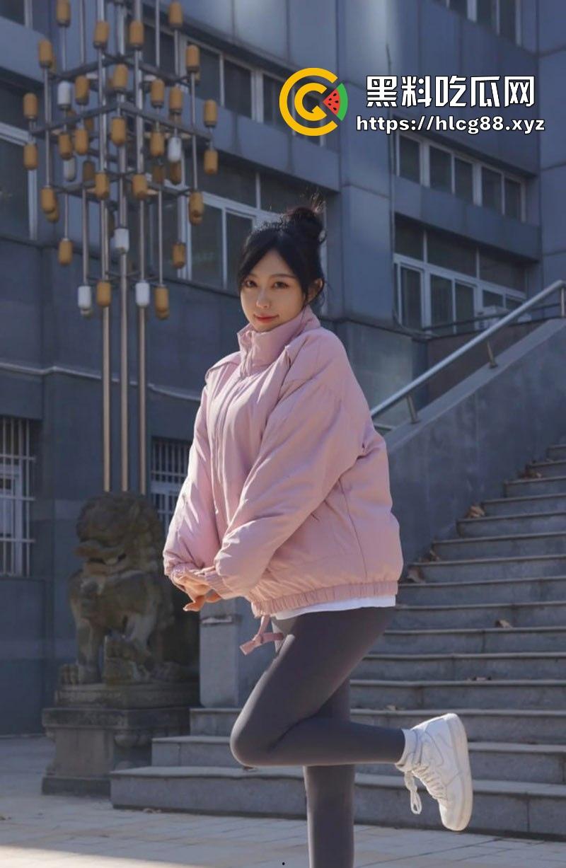 艺术书法系【黎老师】视频流出，知性女教师变反差母狗，女仆装吃鸡挨操，大奶翘臀骚炸天！-1