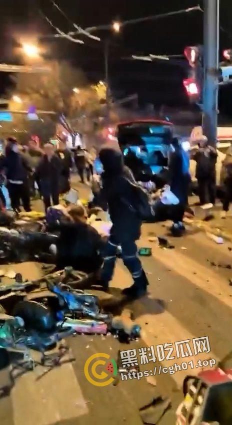 北京二环宽街路口兰博基尼连环撞人 死伤数十人 微博相关报道被封禁 男子疑似高官子弟 现场视频曝光-7
