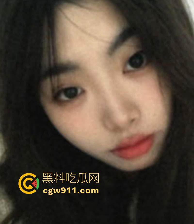 广东理工大学【李由】00后无毛嫩妹，平时文静女神范儿，私下却和男友偷吃禁果，玩得那叫一个浪！-1