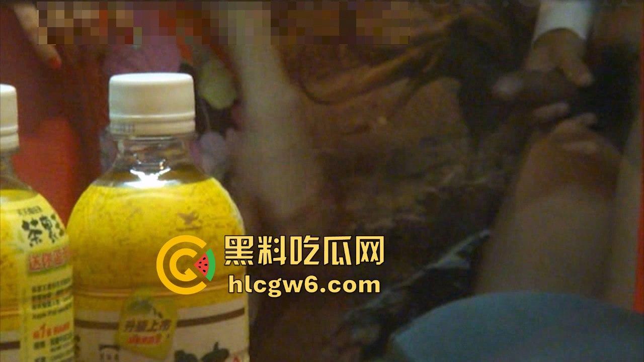 网咖小包厢变成炮房 佛山电竞情侣不拉窗帘就开干现场直播口交操逼 茶里王成了背景板全程陪看麻烦结下广告费！-11