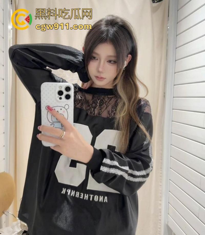 湖北理工大学高颜值学妹【李萌】与男友做爱视频泄露，娴熟口技含屌舔蛋，无套抽插双乳晃得起飞！-5