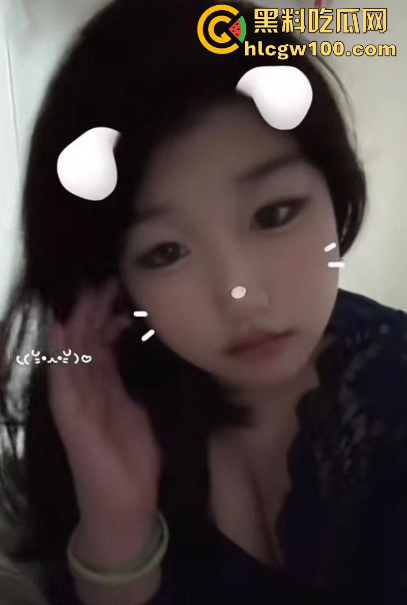 河南商丘职业技术学院【刘鑫雨】视频泄密，童颜巨乳反差嫩妹自摸曝光，清纯脸蛋骚浪动作，这颜值身材真想来一发！-10