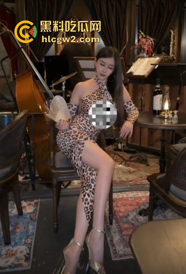 抖音40W粉丝网红『金美娜』性爱视频独家曝光 大奶情趣制服侍奉导演尺度无下限  奶子晃得比剧情还精彩！-15