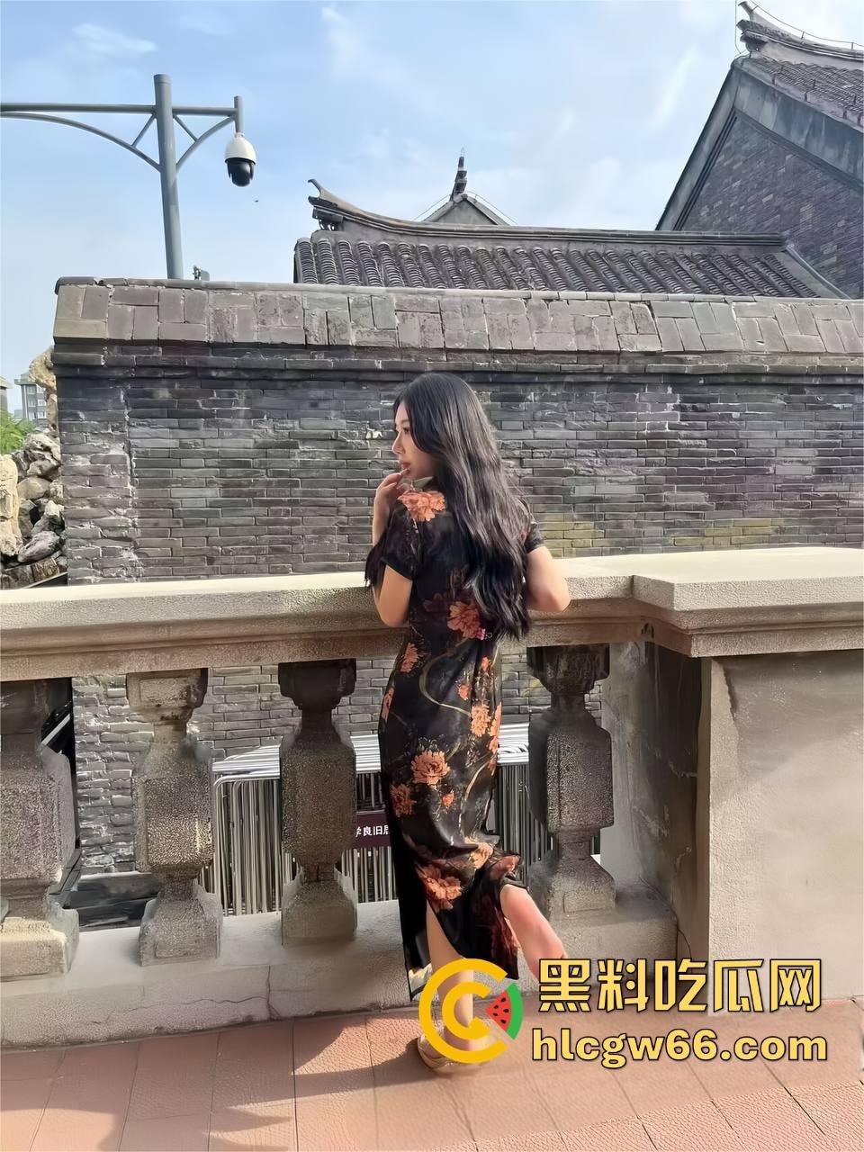 南开反差婊【金月敏】嫩乳肥臀淫汁喷一地，有男友还当劈腿母狗，大屌操翻下贱逼，主动张嘴舔精子！-5