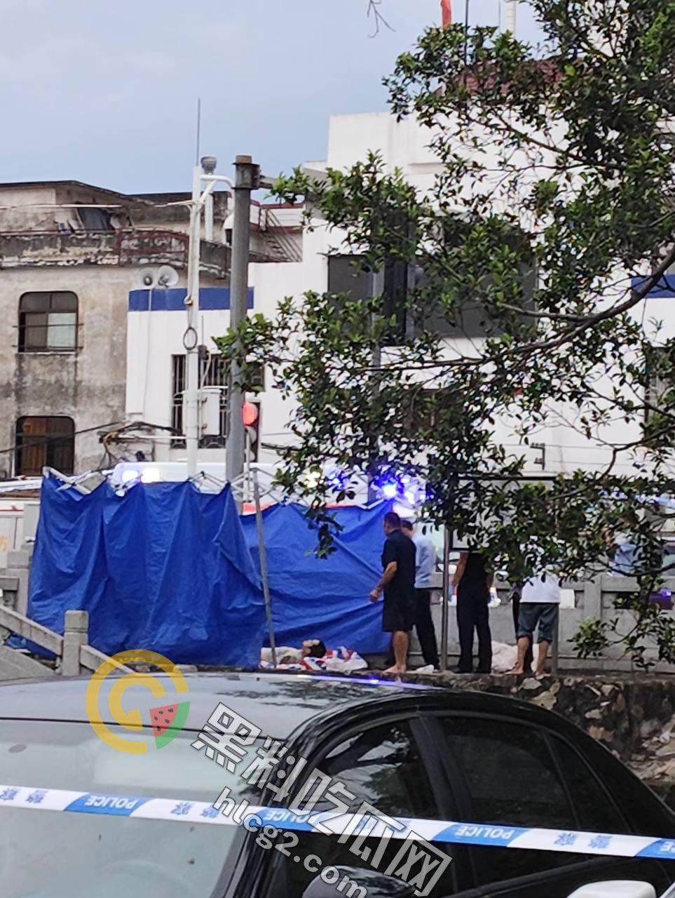 男子跳水原因成谜,岸上吃瓜群众围观看戏:事件背后隐藏着什么秘密?-3