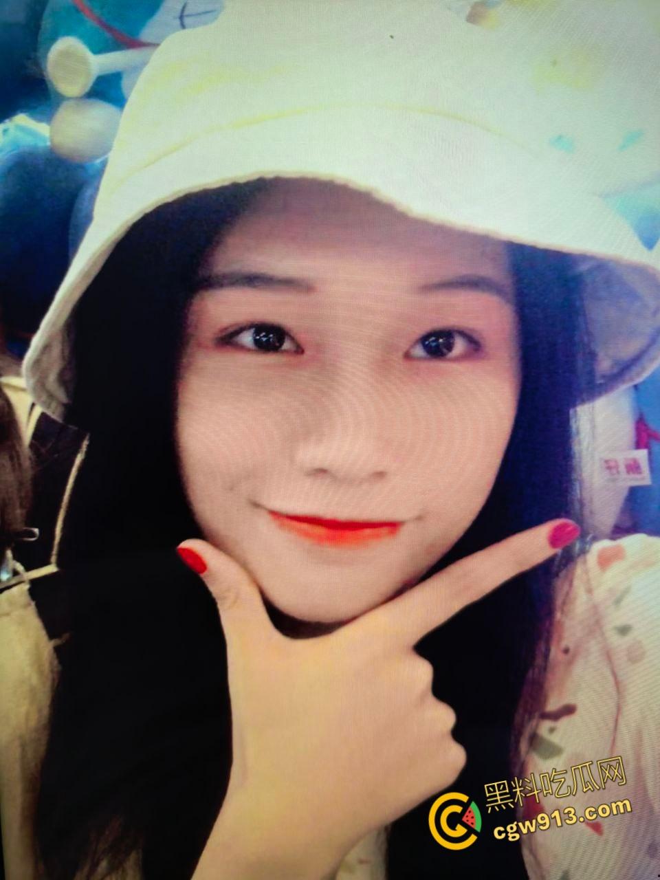 河北承德少妇【冯伟】，三十如狼四十如虎，背着老公偷情男大学生，黑丝翘臀疯狂打桩后入 ！-5