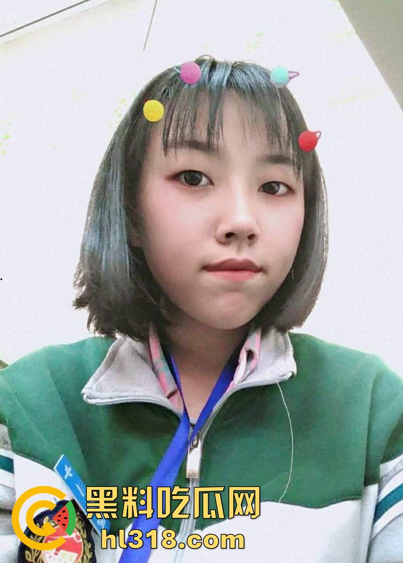 福建周宁一中【杨晴瑜】，小穴超嫩的反差眼镜妹，性欲旺盛网上撩骚，浴室自慰视频遭曝光！-1