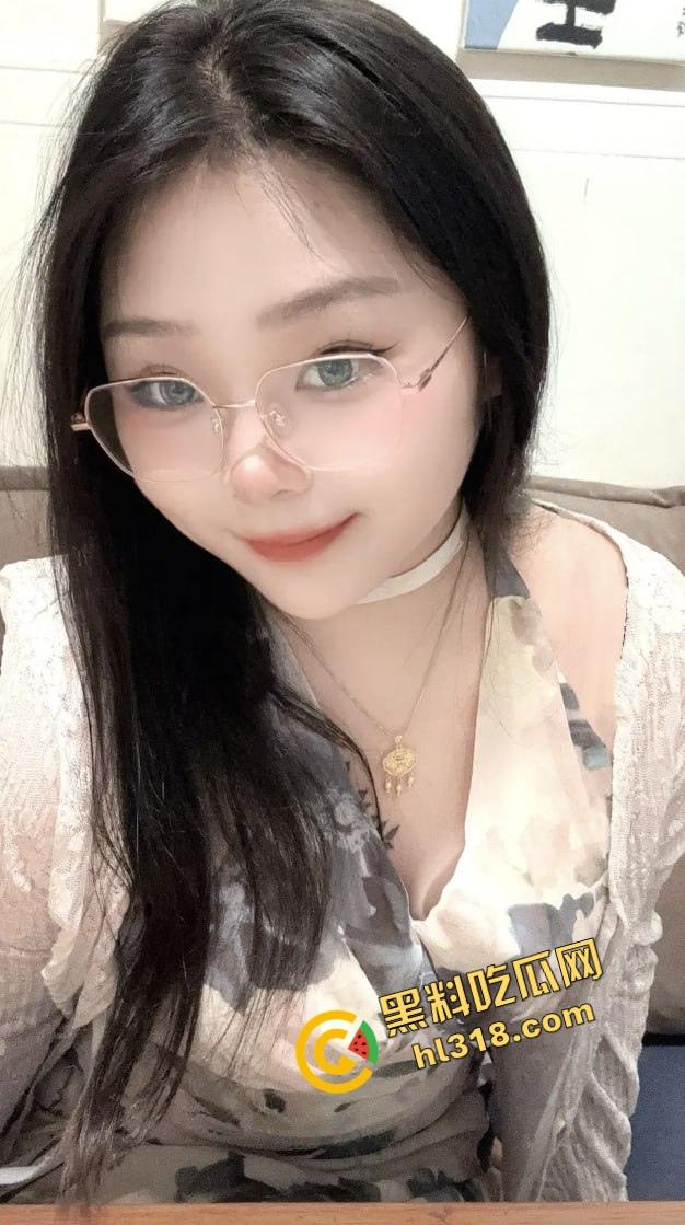 抖音摩托车圈热瓜，春风车主抬不起来的腰，终究还是断了，得吃哥跪地当狗舔高跟黑丝-8