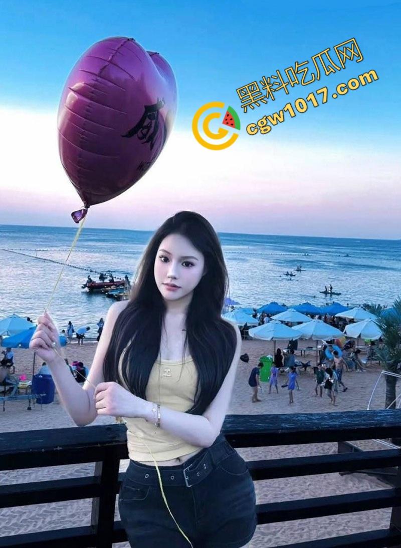 汕头网红【余微娜】沦为富二代母狗：露脸舔棒狂野放浪，多姿势爆操声响彻房间，视频泄密惹人眼球！-1