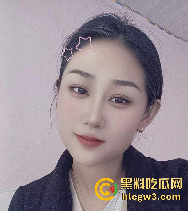 福州骚逼 李梦洁 自慰美照大放送 超大按摩棒狂插粉嫩蜜穴 完美身材性感撩人火辣妖娆-1