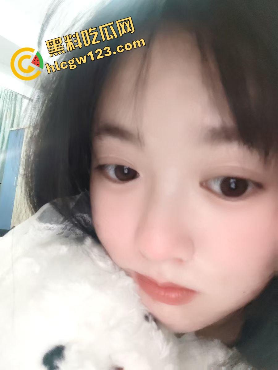 这秘书骚得要命，结婚照样每天黑丝高跟上班，撅屁股装掉笔逼都快露出来了，鸡巴都被看肿了！-5