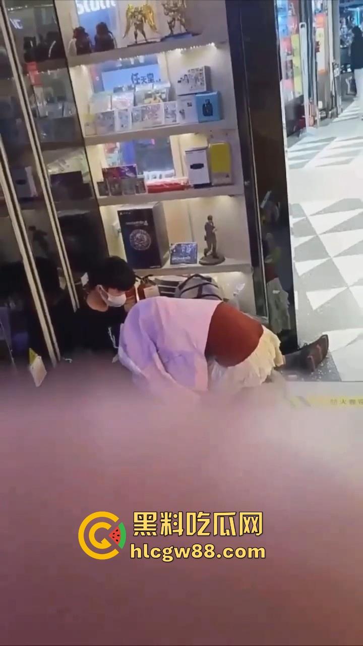 广州动漫星城口交事件 光天化日之下嗦牛子 coder都这么敢的吗？-9