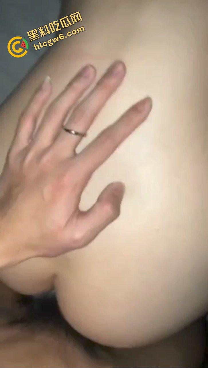 辽宁大连社会反差骚鸡『刘思颖』吸吮口爆吞精男友肉棒 后怼猛操性爱贼淫荡!原创独家流出!-7