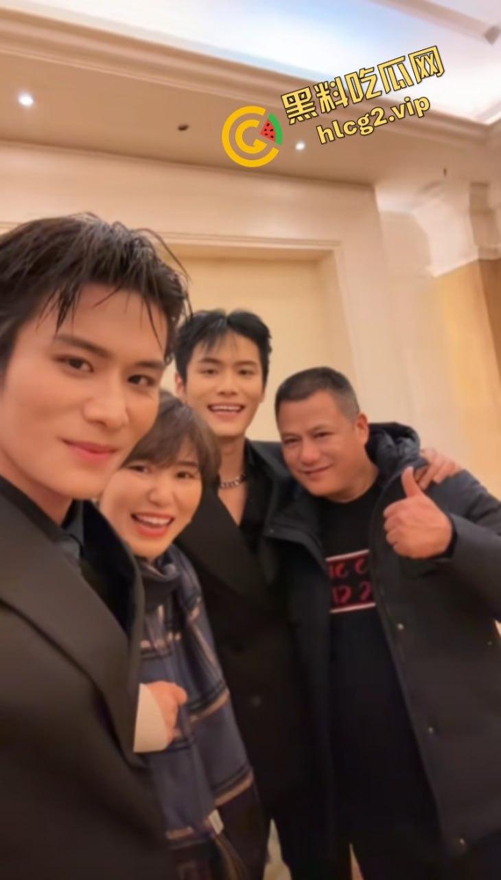 老瓜新吃!小杨哥爸爸深夜聊骚露鸡巴 视频误发业主群 网友直呼辣眼睛-7