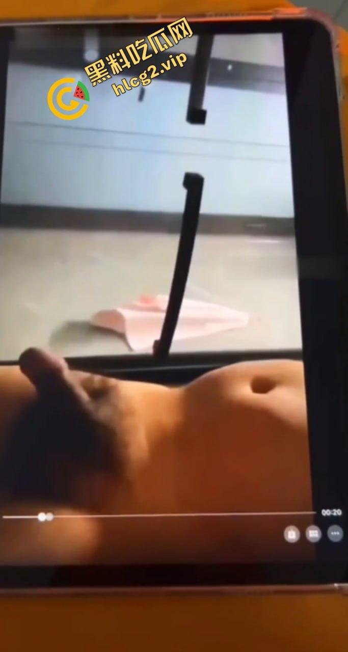 老瓜新吃!小杨哥爸爸深夜聊骚露鸡巴 视频误发业主群 网友直呼辣眼睛-8