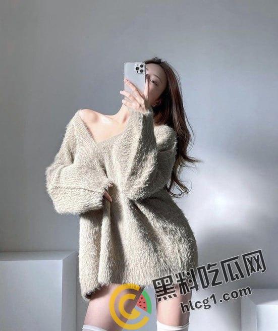 浙江高颜值女大学生 王瑶 为了赚钱买奢侈品 被金主包养高价定制露脸视频流出！-4