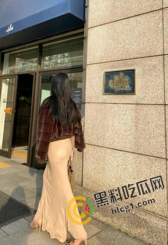 浙江高颜值女大学生 王瑶 为了赚钱买奢侈品 被金主包养高价定制露脸视频流出！-5