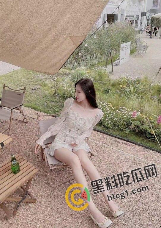 浙江高颜值女大学生 王瑶 为了赚钱买奢侈品 被金主包养高价定制露脸视频流出！-7