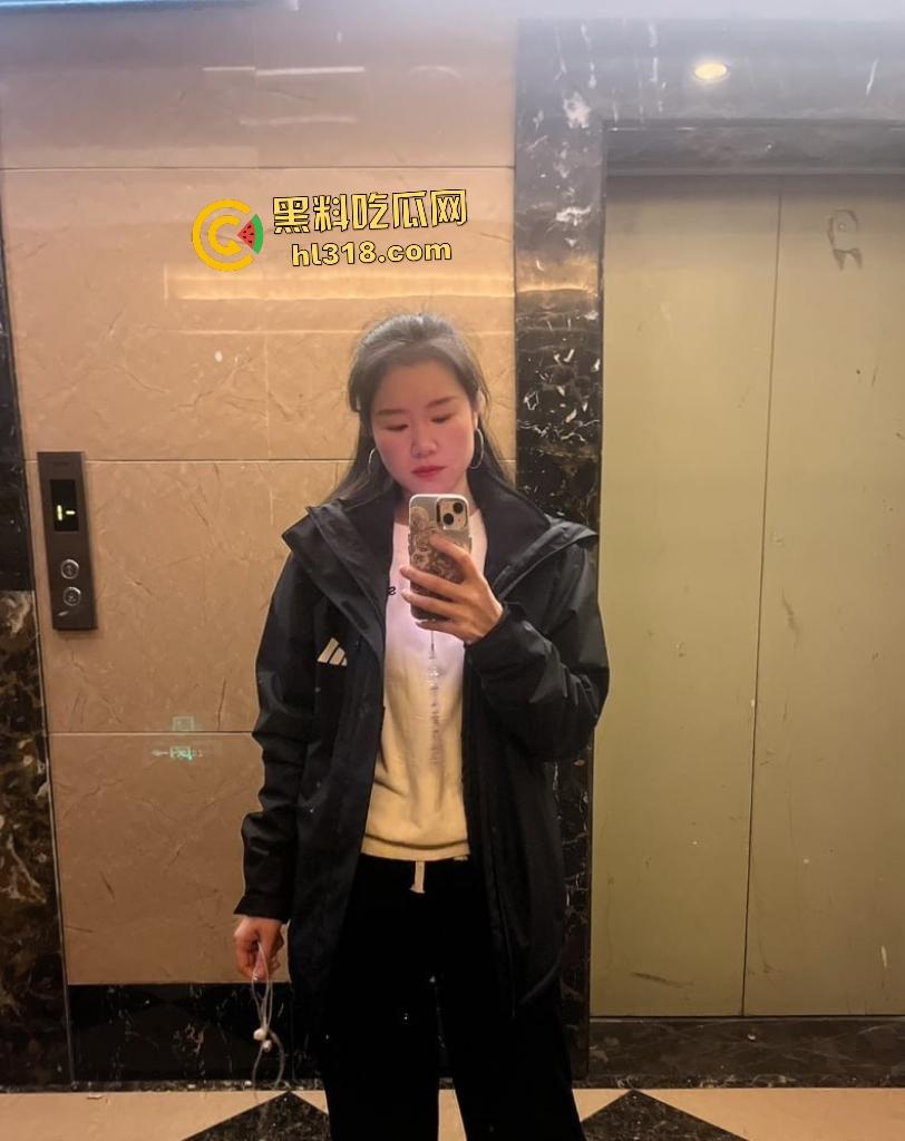 重庆丰都医院王丽欲求不满!老公异地难满足,多次偷情约炮狂绿夫君,运动袜配肉丝既运动又骚气!-1