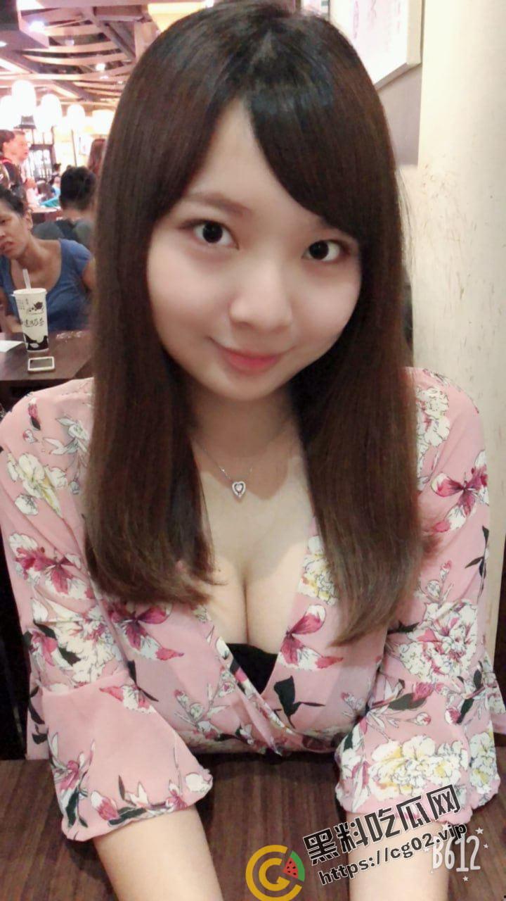 台湾反差婊幼师 蒋雯 巨乳童颜 邻居小妹的既视感 乖巧可人 阴毛越多性欲贼强 惨遭男友投稿曝光-1