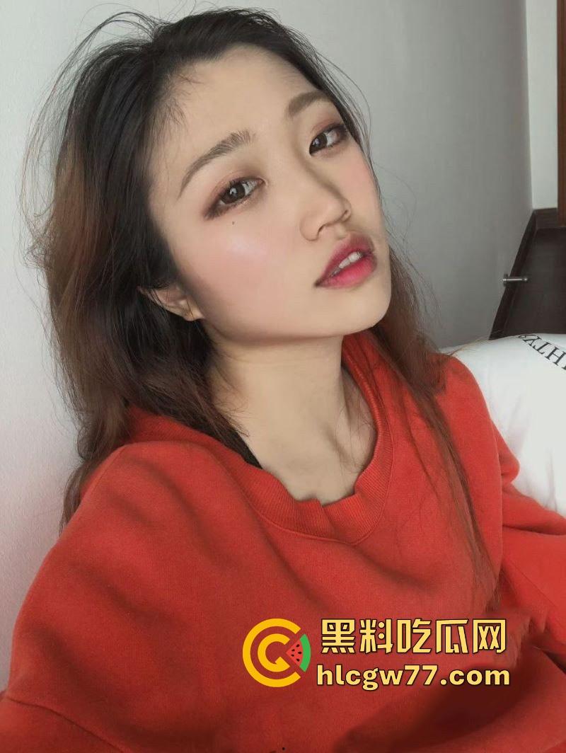 上海浦东极品巨乳【张慧莲】性爱视图流出，性感蕾丝紧贴豪乳，被大屌猛操蜜穴，啪啪声与呻吟交织尽显骚气！-2