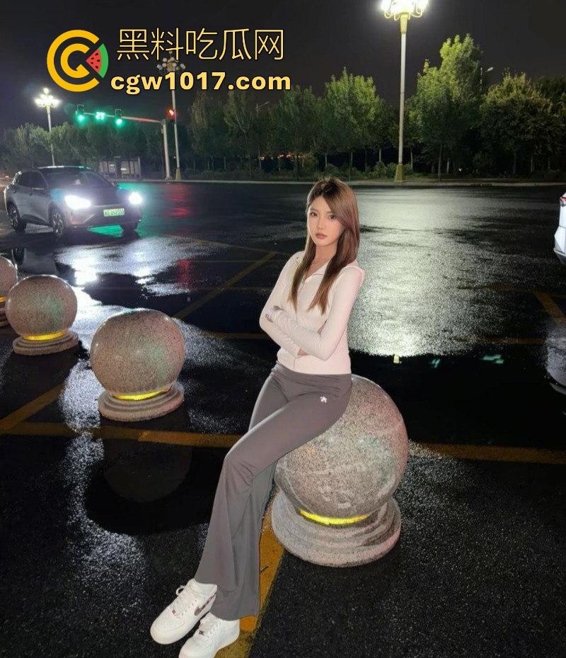 北京邮电大学极品女大【张佳静】做爱视频流出,露脸口交深喉,女上后入轮番爆操,鲍鱼收缩淫液喷溅!-1