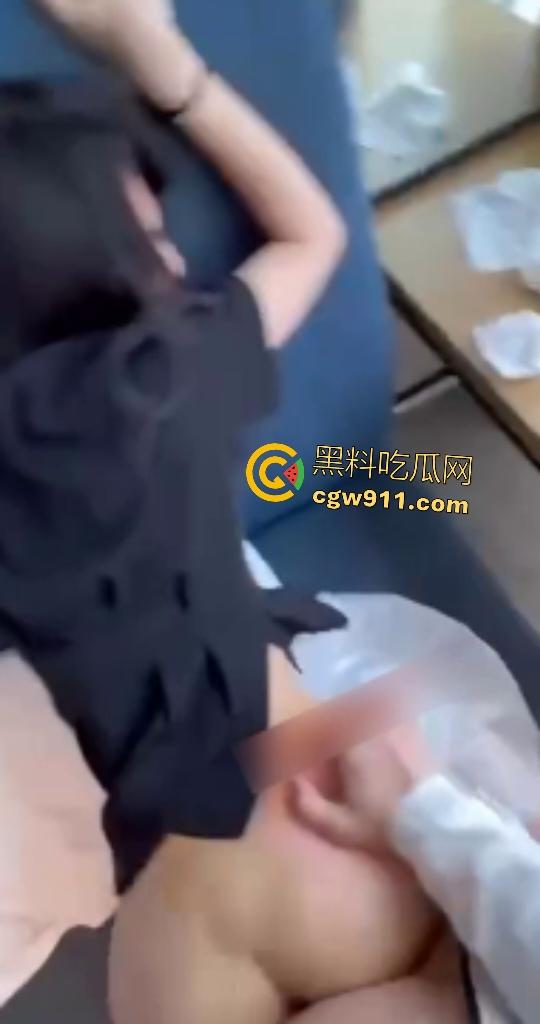 神仙颜值女大学生变骚浪母狗,金主鸡巴爆操,狂野骑乘如烈马,想不到女的骚起来不分学历!-8