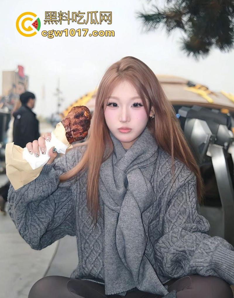 成都顶级小美【郑颖】约炮视频曝光，钟爱深喉口交女骚逼，性爱第一件事先舔屌，技术骚到堪比专业AV女优！-4