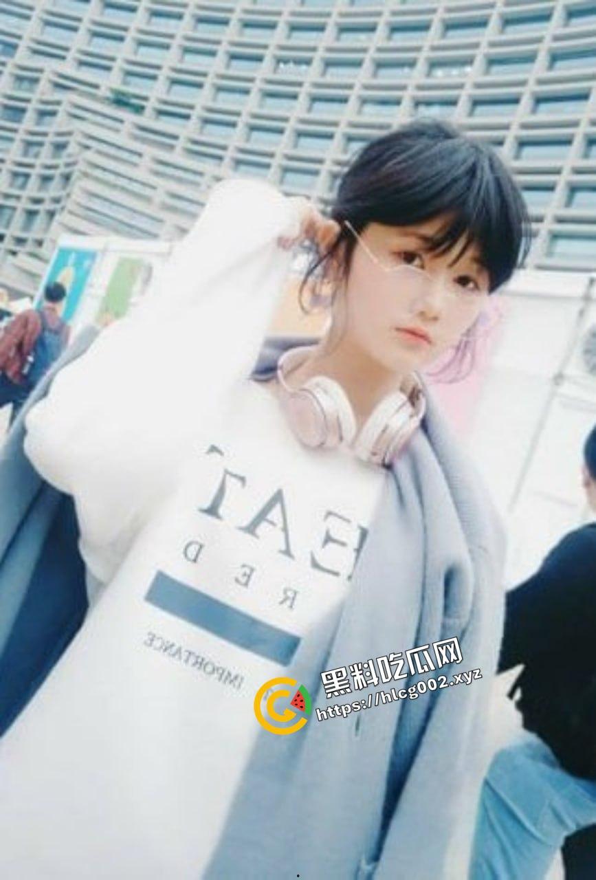 极品反差18岁露脸学生妹援交！短发清纯可人兼职平面模特 脱衣洗澡无套爱爱 对话有趣！-3