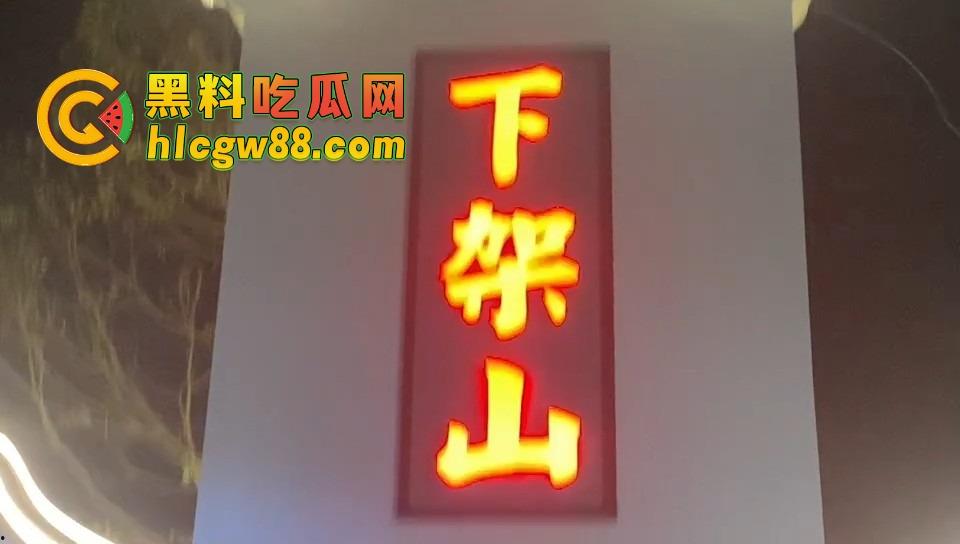 揭阳下架山精神小伙打架砸车，不讲武德鬼火摩托青龙刀操场开干，战地记者全程录炫耀！-7