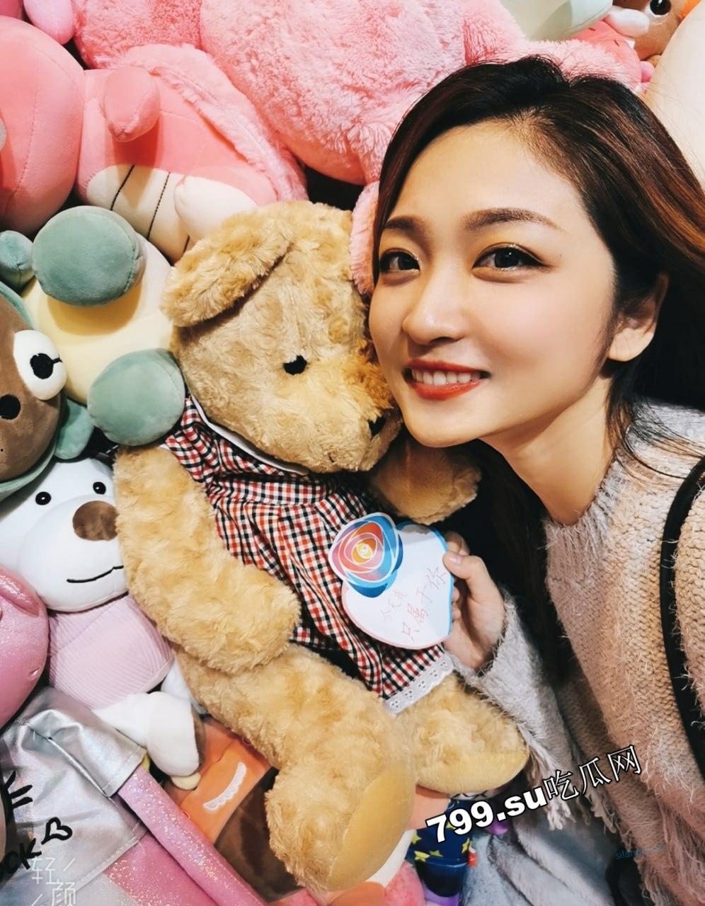 【高端泄密】胡子哥 爆操 上海交通大学研究生 梁惠敏 膝盖都破了-5