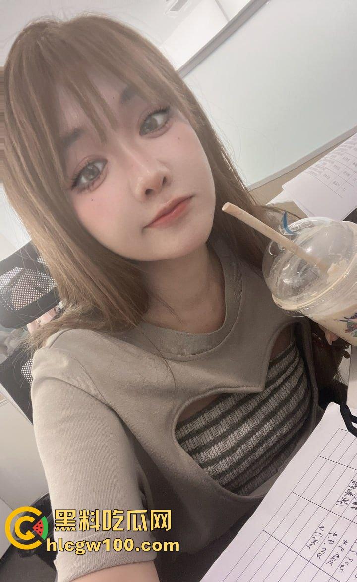 石家庄少妇文员『熊可心』桌上揉穴喷淫水湿透桌面,大奶子又软又白,老板欲火焚身直接腿软!-1