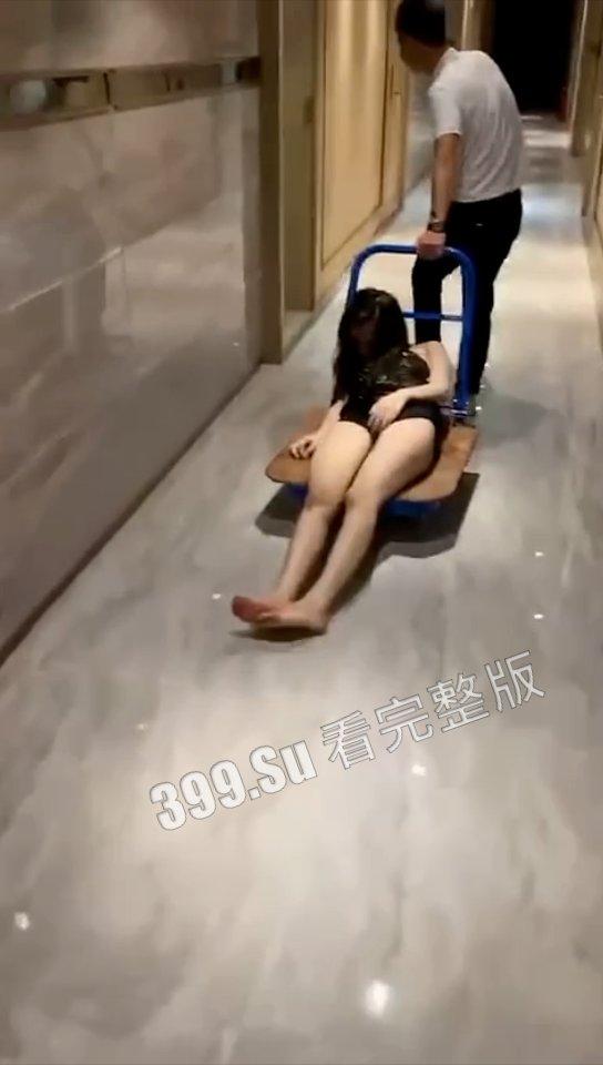 喝醉的小仙女 像个硅胶娃娃任人摆布  简直丑态百出  被人捡尸了也不知 合集 （二）-8