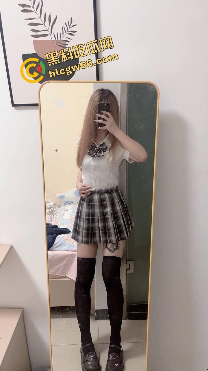 粉嫩馒头逼撑开两根黄瓜,极品白虎嫩妹自拍自慰流出,屁眼小穴齐开花,呻吟像在撒娇要操!-2