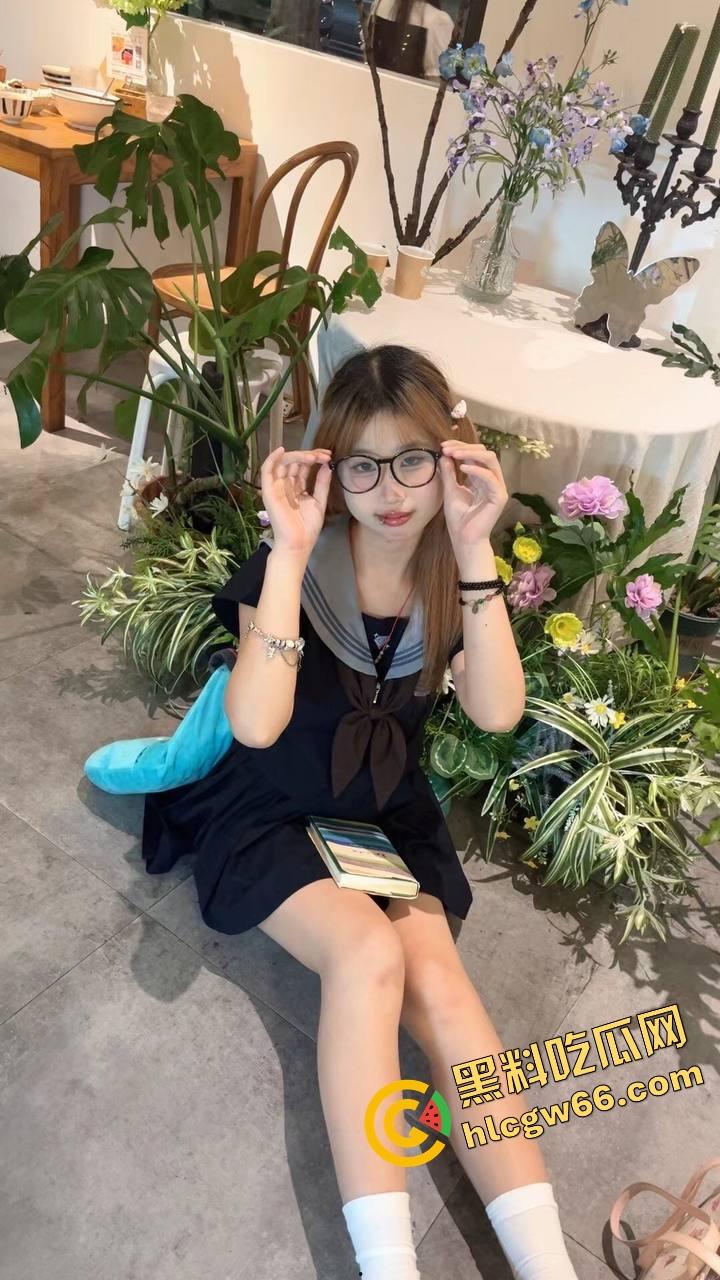 粉嫩馒头逼撑开两根黄瓜,极品白虎嫩妹自拍自慰流出,屁眼小穴齐开花,呻吟像在撒娇要操!-4