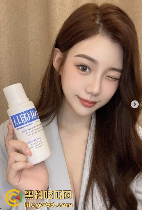 台湾高颜值台妹【夏天禧】Ins旅游博主勾搭三个月终被富哥拿下,开房视频流出,主动脱衣骑上去磨得贼骚!-2