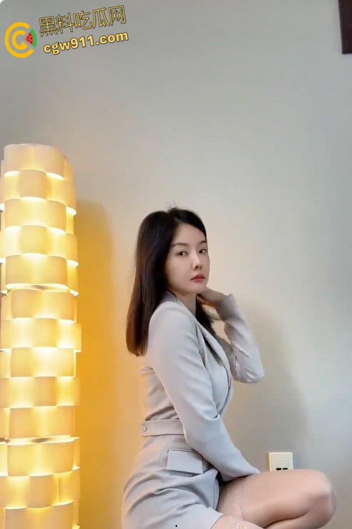 抖音网红【美车美商务咨询公司】,极品御姐擦边下海,各种掰逼自慰勾引金主,黑丝下粉穴若隐若现 !-5