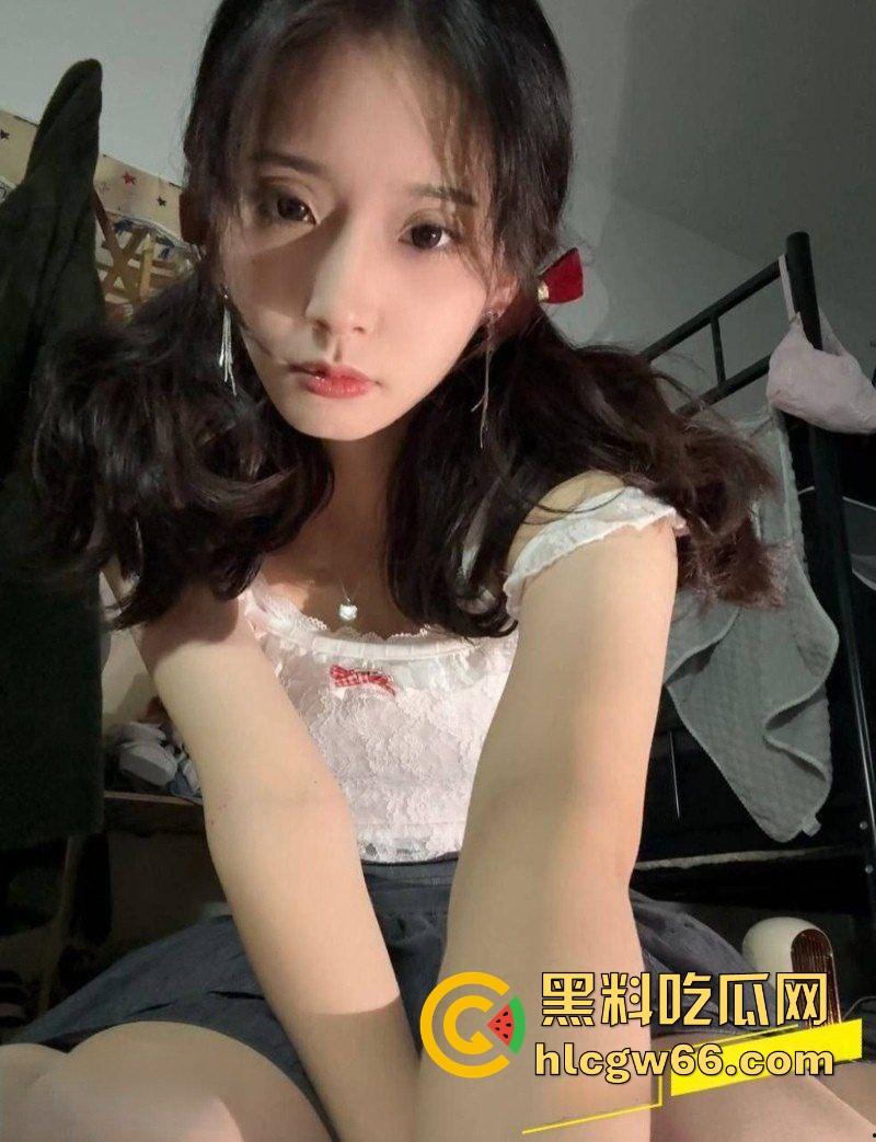 极品绿帽奴贡献娇妻 大屌单男从室内到走廊 绿帽老公欣赏全程兴奋不已 淫妻彻底沦为他人精盆！-2