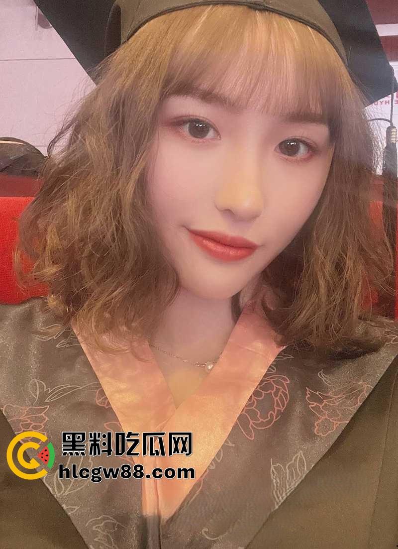 郑州师范大学经济管理学院【郭莲】勾引男生成校园精盆，骚逼天天被操的都快烂了！-1