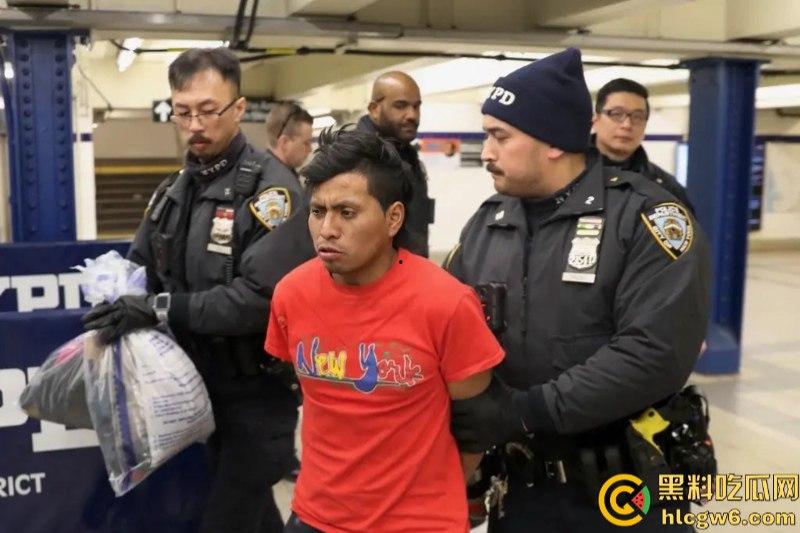 2024最强纽约笑话!纽约州长凯茜·霍楚尔前脚夸赞自己让纽约地铁更安全 后脚流浪汉在地铁纵火烧死一女子!-10