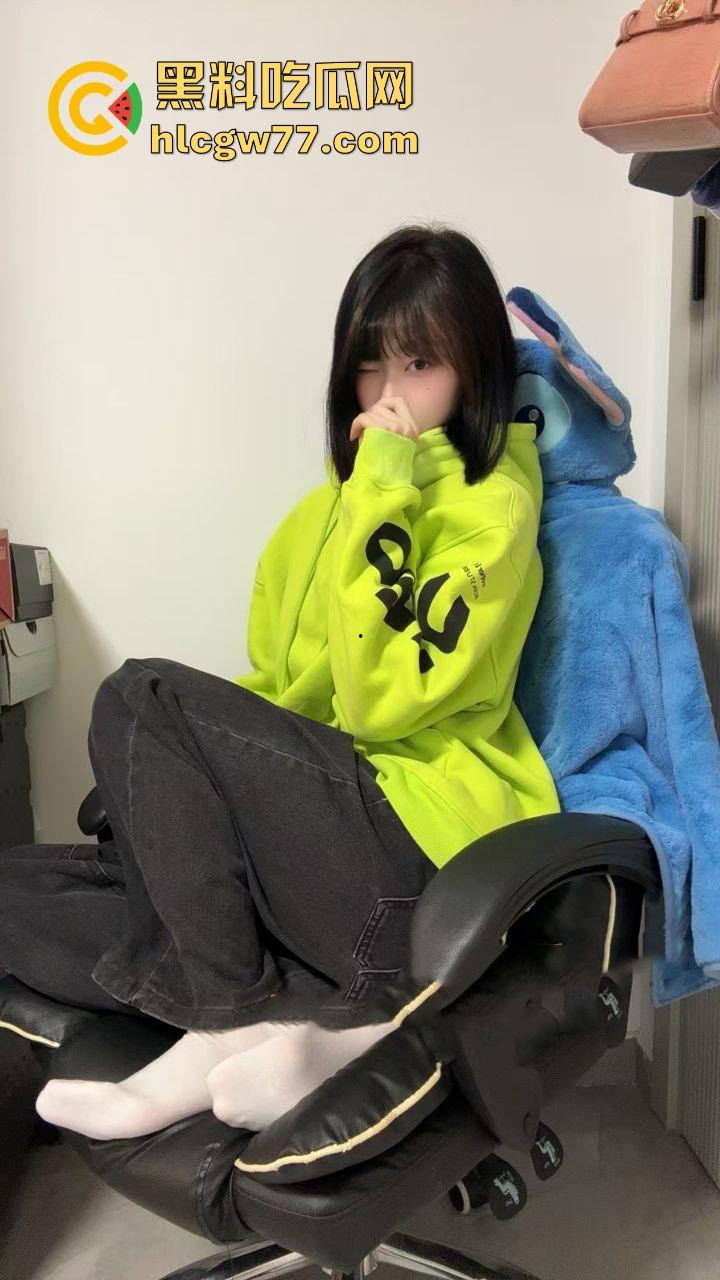 抖音14w粉丝网红【公主电闪】私密视频照片流出 卖片哥的评论都被删完了 女上骑乘超熟练！-19