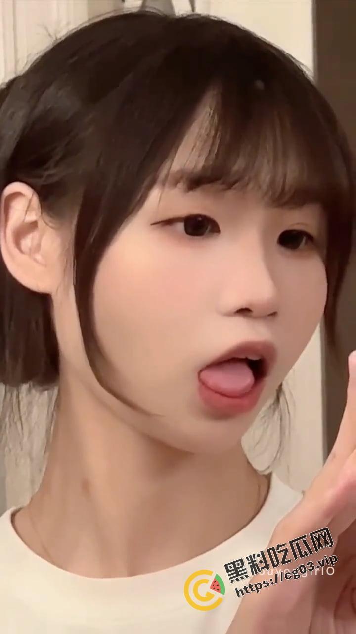 开盒!推特45w粉福利姬 【neko酱】真名范欣 没减肥没整容前竟是小飞猪 不知道金主们看过真容后还能下得去屌吗-3