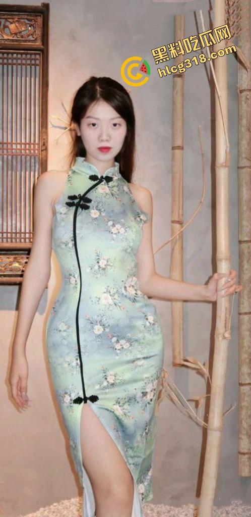 这种花式口交你敢试?妹子躺着含大屌,角度拉满直接通到底鸡巴进出畅通无阻,深喉快感头皮发麻!-9