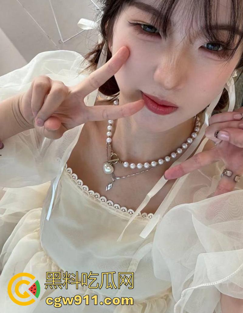 南京艺术学院舞蹈生【江梦研】，背着男友偷情大屌体育生，纤细的身体被粗大鸡巴爆操抽插，这身材真诱人啊！-6