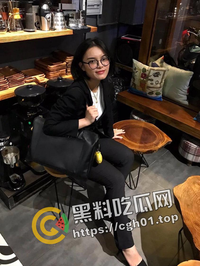 上海互联网公司高管流出 高冷御姐眼镜娘 到了床上骚的像女优 水枪一样喷水-2