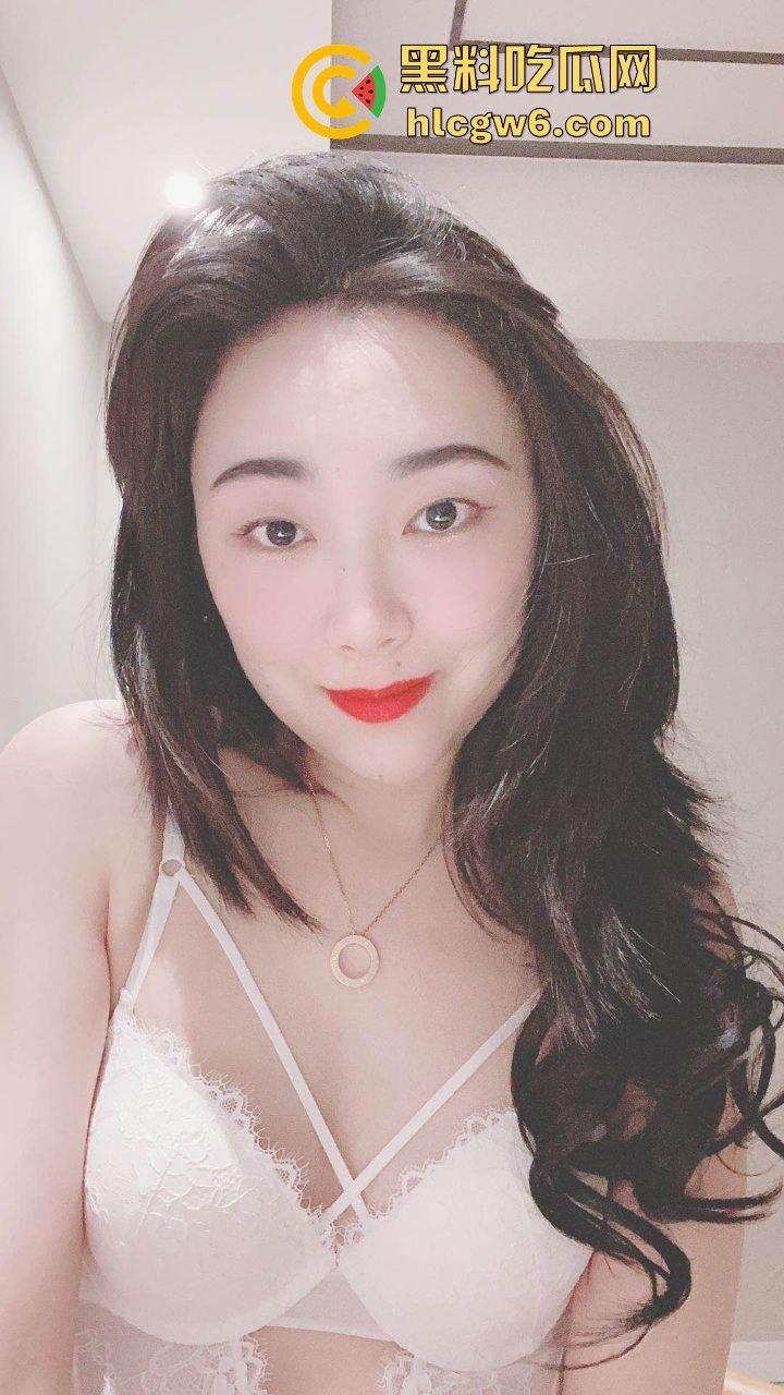 成都少妇【陈小艺】给老公戴绿帽 穿透视装给情妇发自慰视频 还接受主人调教 独家爆料!-4