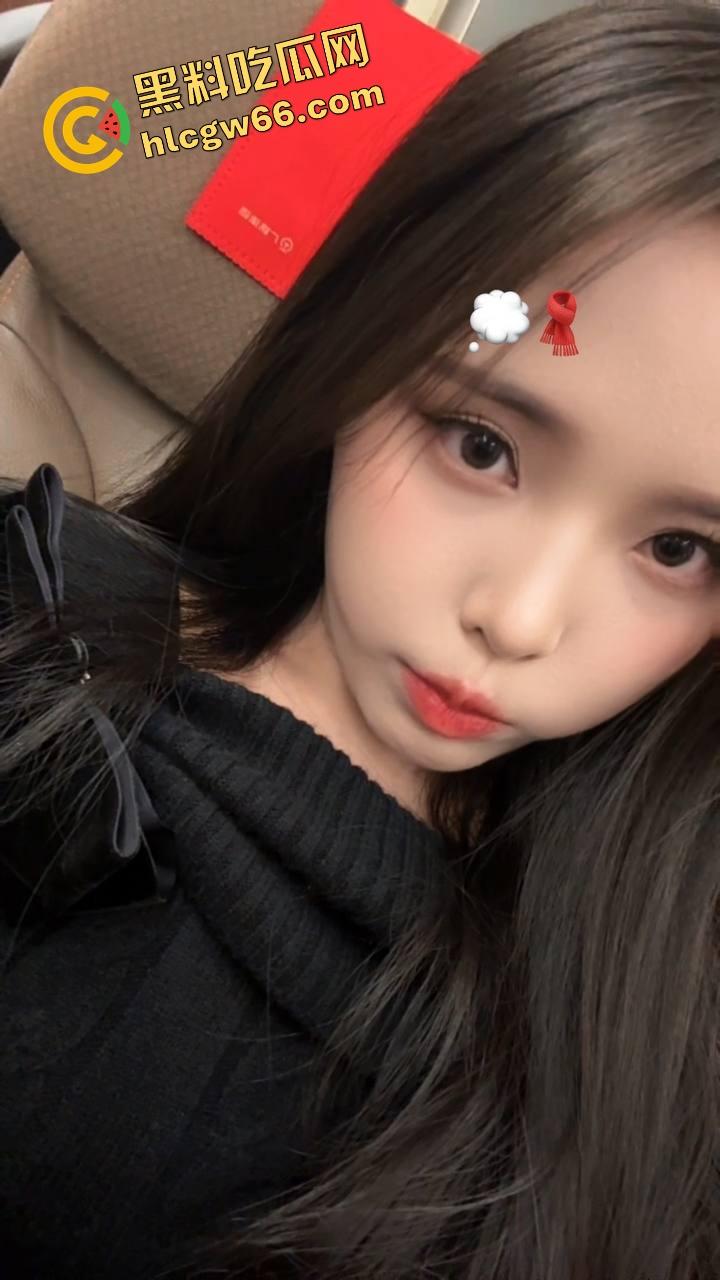 长沙肉感骚货【婉婉】身穿情趣衣撅逼给金主摆拍,假屌爆插嫩穴插到松弛,呻吟骚到让人原地射!-1