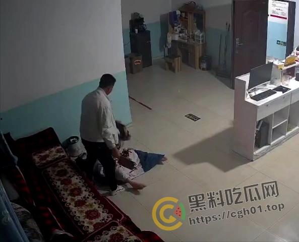 家暴杀妻现场!厨房拿刀照着脖子砍 这是被绿到什么程度才能下手这么狠 血腥慎入-3