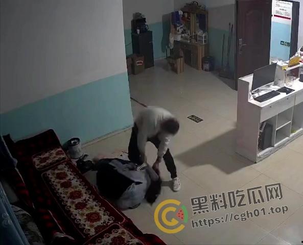 家暴杀妻现场!厨房拿刀照着脖子砍 这是被绿到什么程度才能下手这么狠 血腥慎入-4